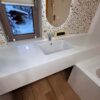 Столешница для ванной из искусственного камня мир красоты и практичности